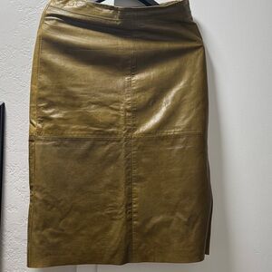 GAP Women's Pencil Skirt in Warm Olive
